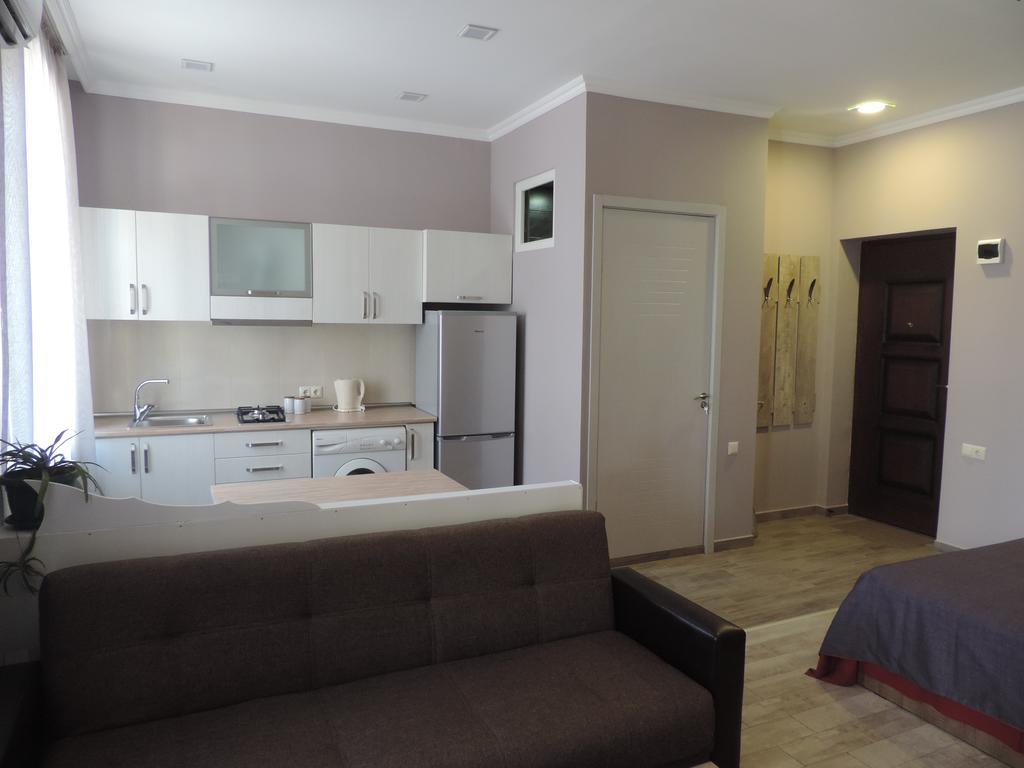 Modern Apartment Batoemi Buitenkant foto